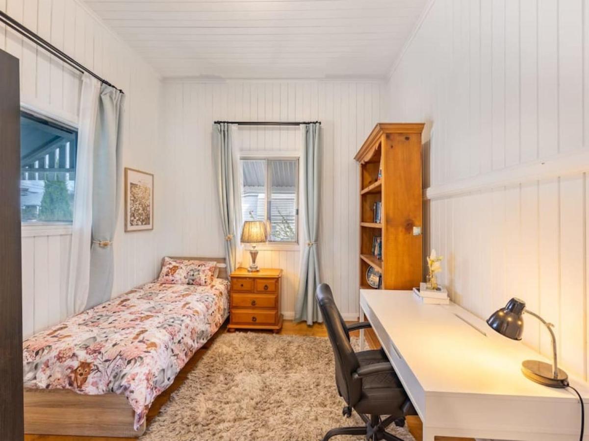 Family Friendly Cozy 4br House At Annerley Holiday home